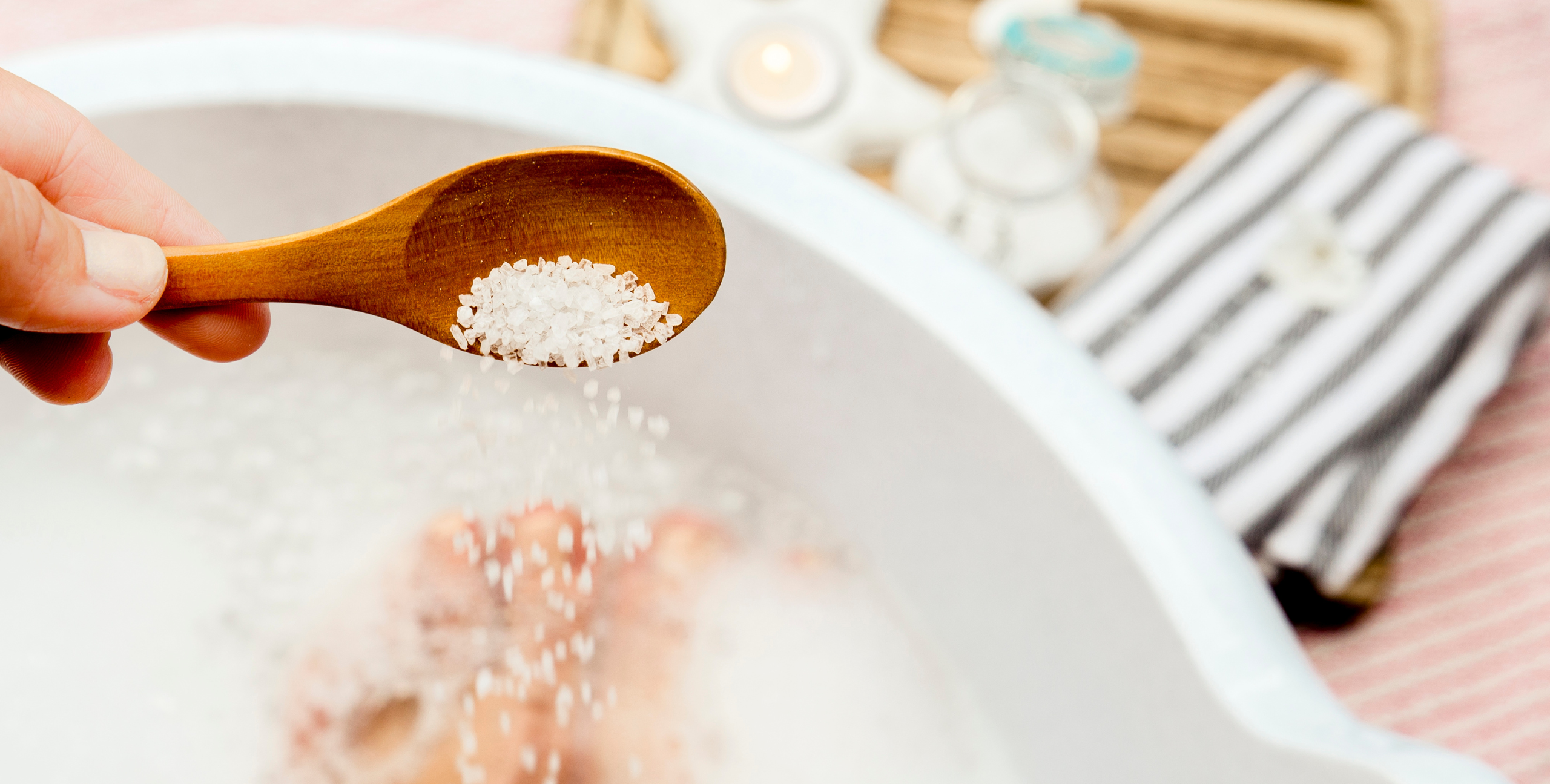 epsom salt bath for sweaty feet